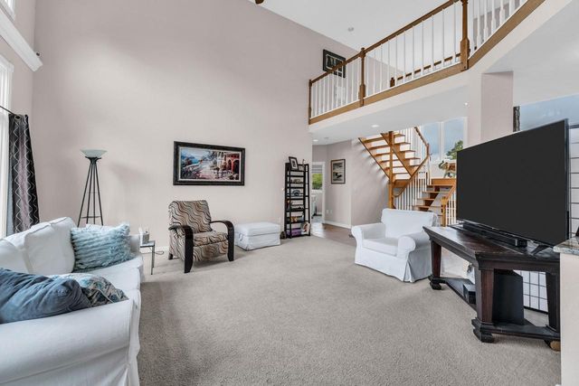 145 Saint James CIRCLE, Union Grove, WI 53182