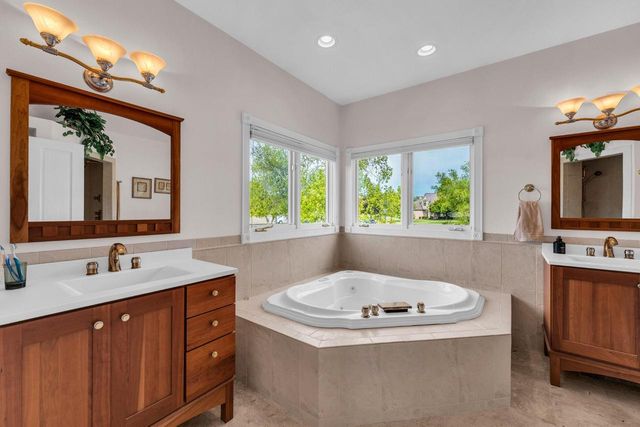 145 Saint James CIRCLE, Union Grove, WI 53182