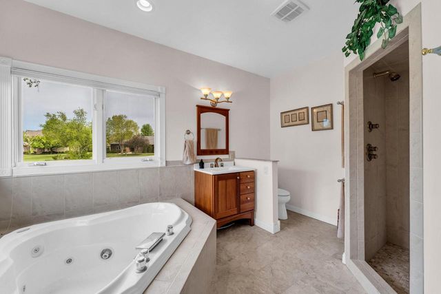 145 Saint James CIRCLE, Union Grove, WI 53182