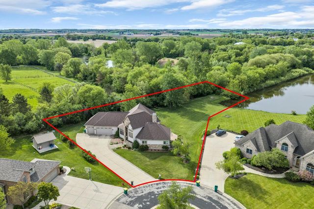 145 Saint James CIRCLE, Union Grove, WI 53182