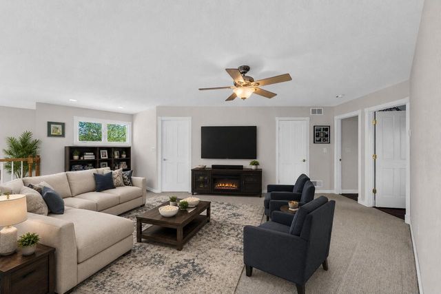 145 Saint James CIRCLE, Union Grove, WI 53182