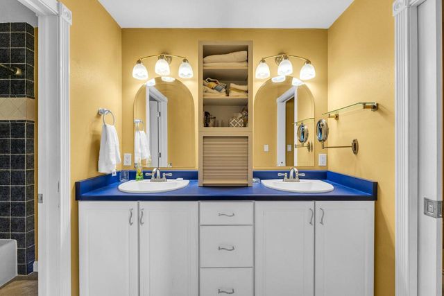 145 Saint James CIRCLE, Union Grove, WI 53182