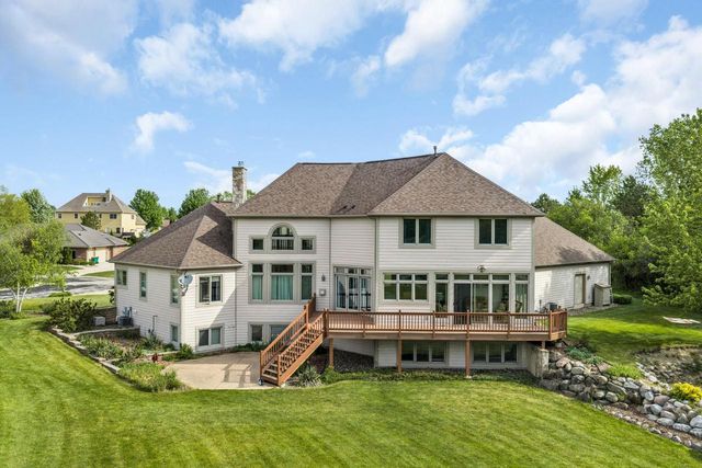 145 Saint James CIRCLE, Union Grove, WI 53182