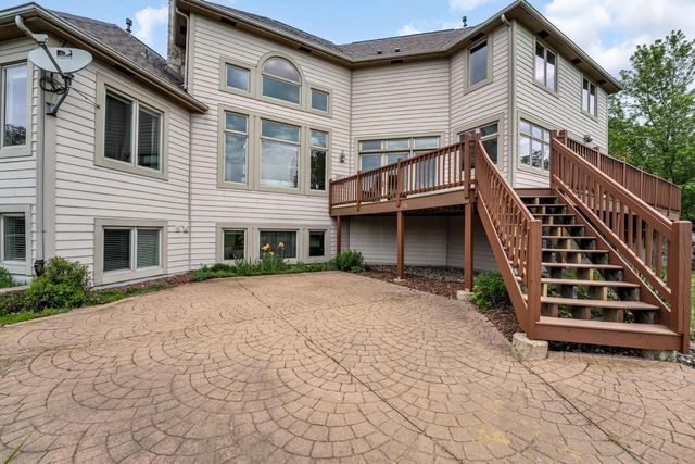 145 Saint James CIRCLE, Union Grove, WI 53182