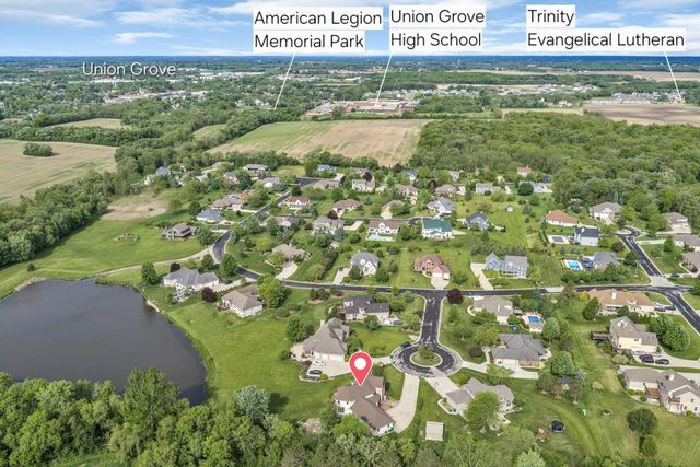 145 Saint James CIRCLE, Union Grove, WI 53182