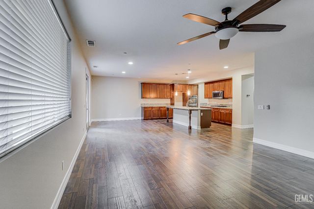 5005 Silvery Jewel Lane, Bakersfield, CA 93313