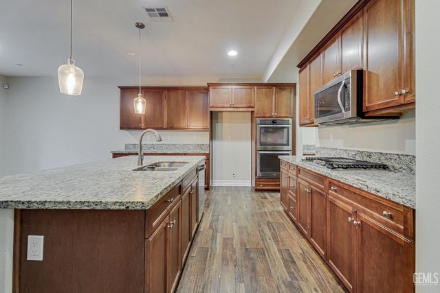 5005 Silvery Jewel Lane, Bakersfield, CA 93313