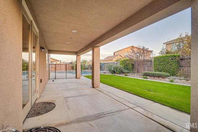 5005 Silvery Jewel Lane, Bakersfield, CA 93313