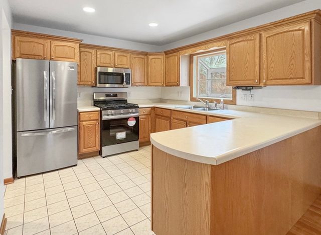 1105 Summit Drive, Lockport, IL 60441