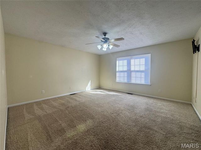 107 Birchtree, St Robert, MO 65584