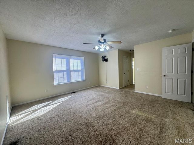 107 Birchtree, St Robert, MO 65584