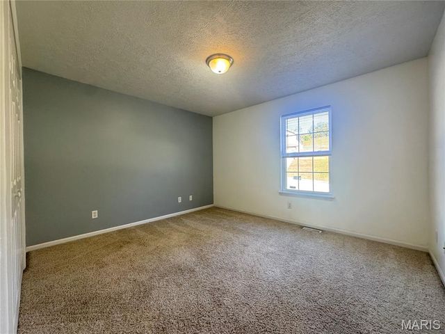 107 Birchtree, St Robert, MO 65584