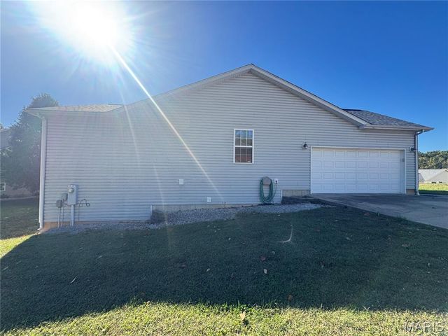 107 Birchtree, St Robert, MO 65584