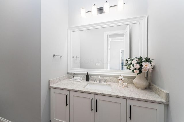 6096 Deer Bluff Place Place, Dublin, OH 43017