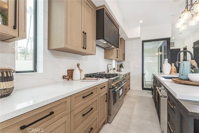 328 3rd Street, Huntington Beach, CA 92648
