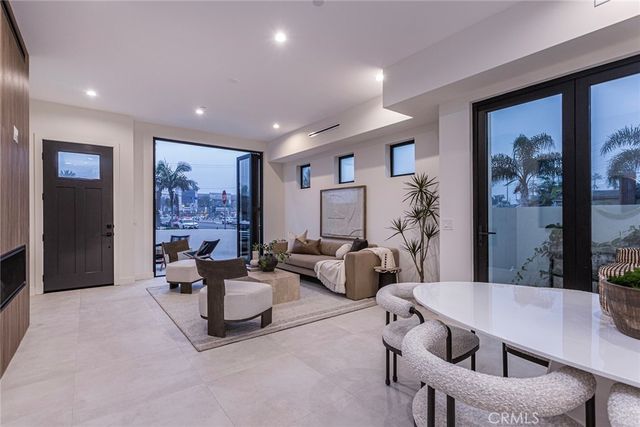 328 3rd Street, Huntington Beach, CA 92648