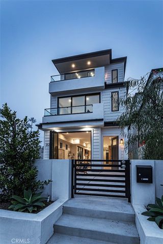 328 3rd Street, Huntington Beach, CA 92648