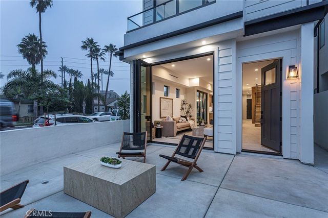 328 3rd Street, Huntington Beach, CA 92648