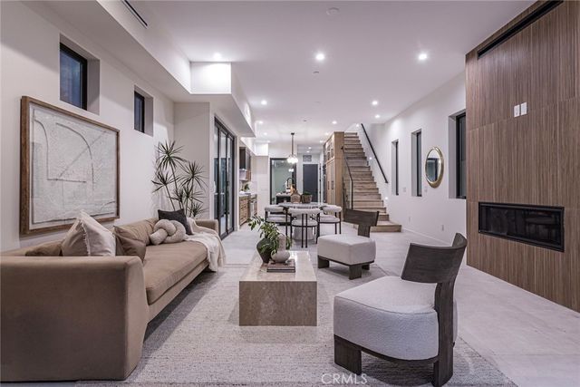 328 3rd Street, Huntington Beach, CA 92648
