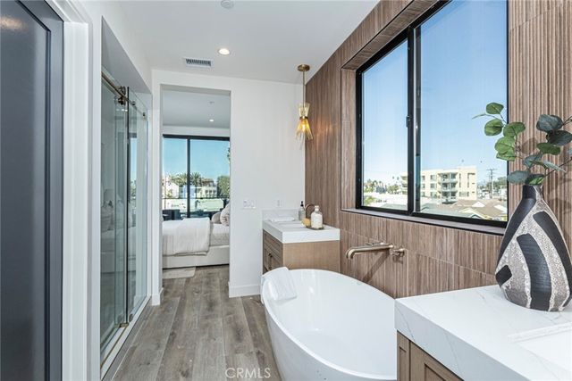 328 3rd Street, Huntington Beach, CA 92648