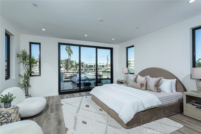 328 3rd Street, Huntington Beach, CA 92648