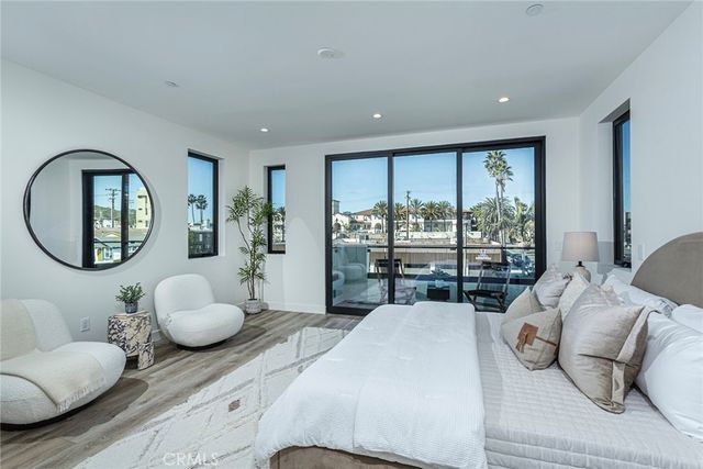328 3rd Street, Huntington Beach, CA 92648