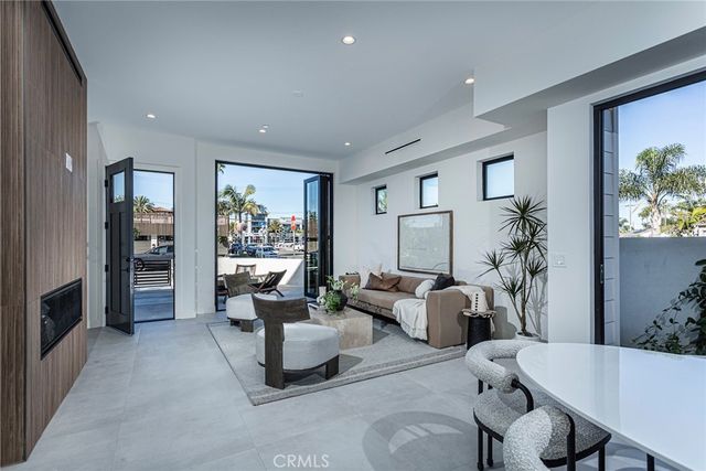 328 3rd Street, Huntington Beach, CA 92648