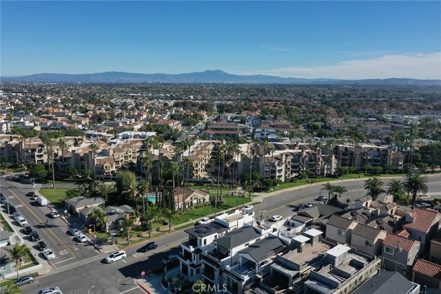 328 3rd Street, Huntington Beach, CA 92648
