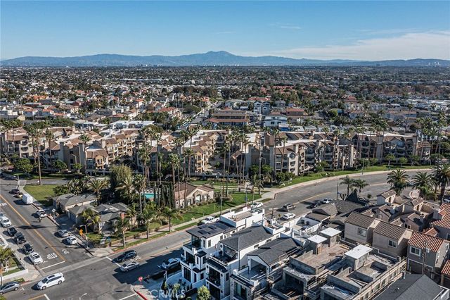 328 3rd Street, Huntington Beach, CA 92648