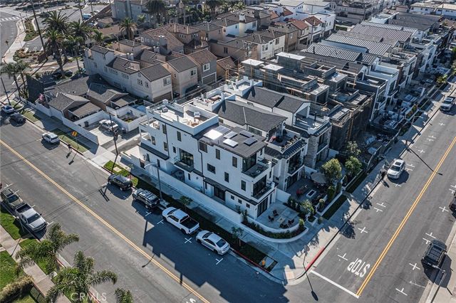 328 3rd Street, Huntington Beach, CA 92648