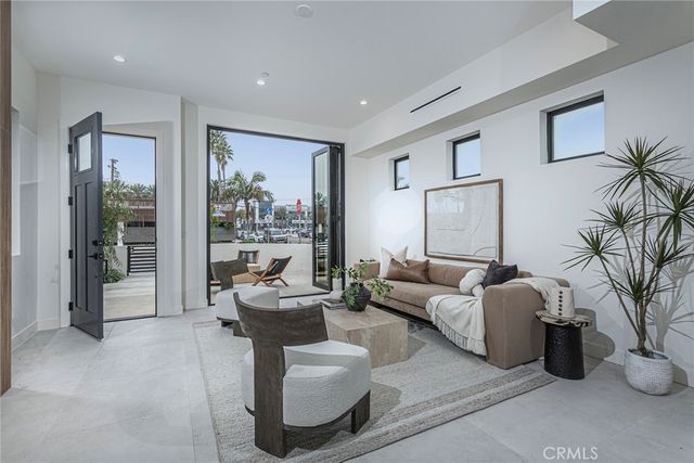 328 3rd Street, Huntington Beach, CA 92648