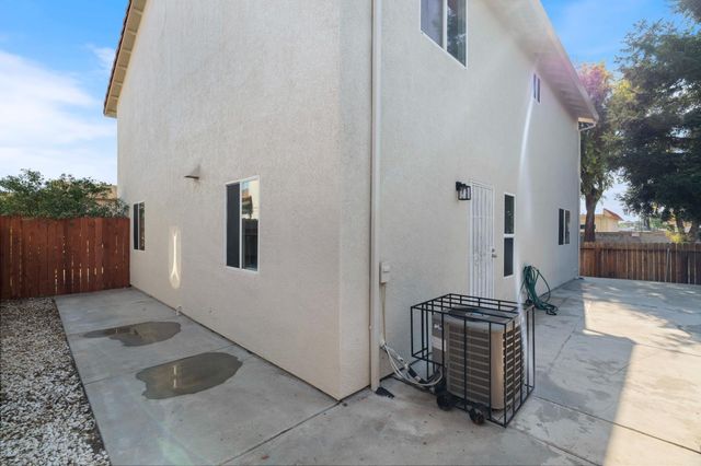 2501 Lock Ave, Sacramento, CA 95822