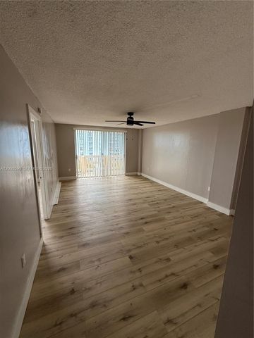 15600 NW 7th Ave 618, Miami, FL 33169