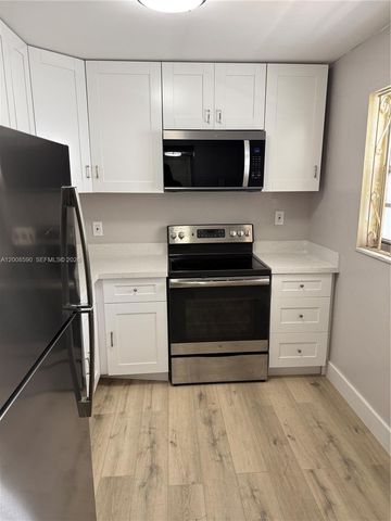 15600 NW 7th Ave 618, Miami, FL 33169