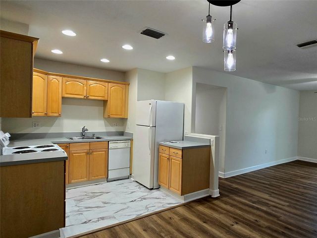 940 LAKE DESTINY RD H, Altamonte Springs, FL 32714