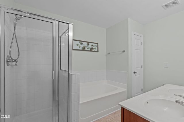 2120 Breezeway Dr Unit 104, Raleigh, NC 27614