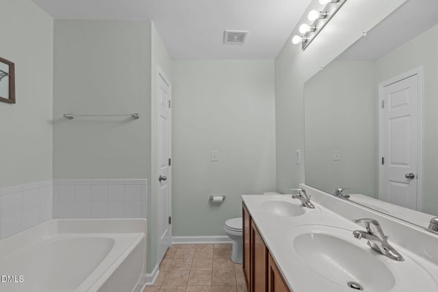 2120 Breezeway Dr Unit 104, Raleigh, NC 27614
