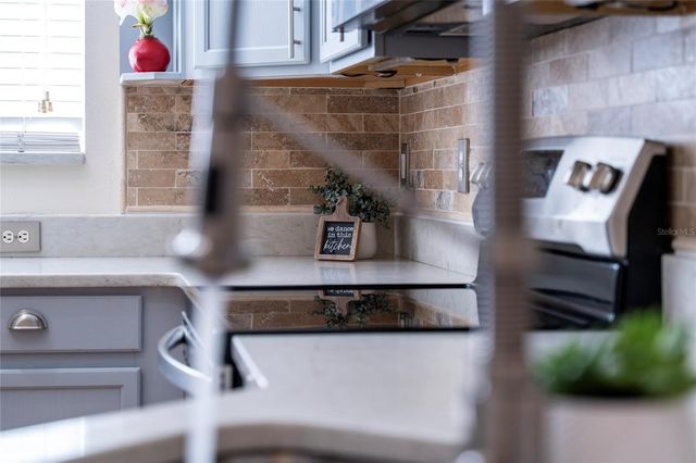 9915 KONA ISLE COURT, Orlando, FL 32817