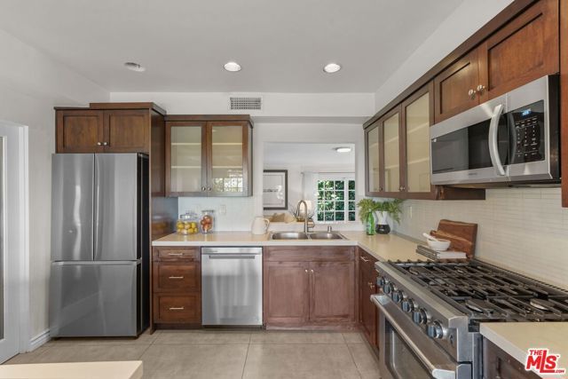 6609 Whitley Terrace, Los Angeles, CA 90068