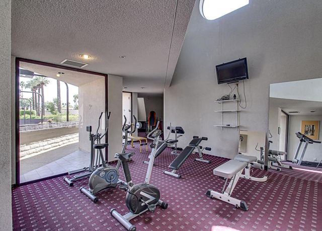 477 Village Square E, Palm Springs, CA 92262