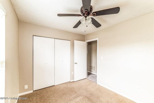 9625 Combs Ln, Louisville, KY 40258