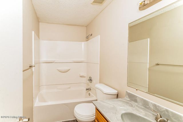 9625 Combs Ln, Louisville, KY 40258