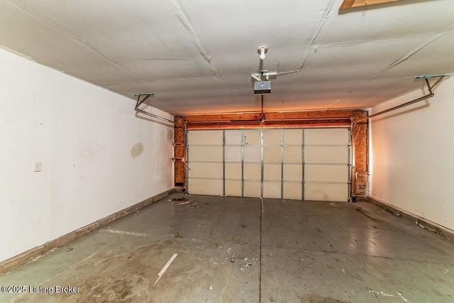 9625 Combs Ln, Louisville, KY 40258