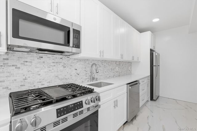 220 Pelham Road 2C, New Rochelle, NY 10805