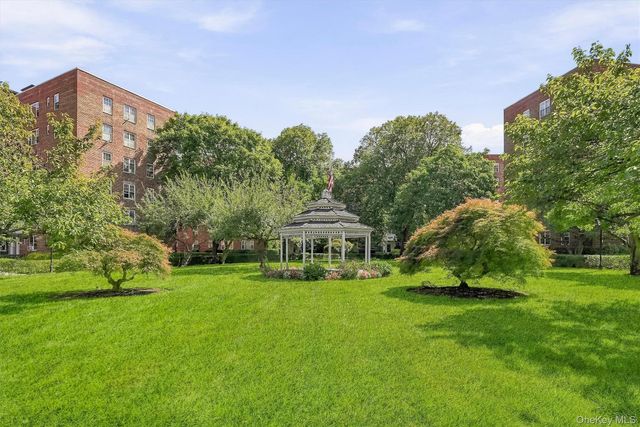 220 Pelham Road 2C, New Rochelle, NY 10805