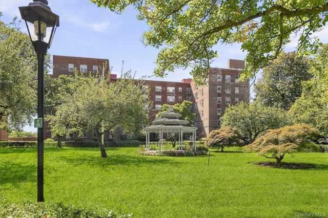 220 Pelham Road 2C, New Rochelle, NY 10805