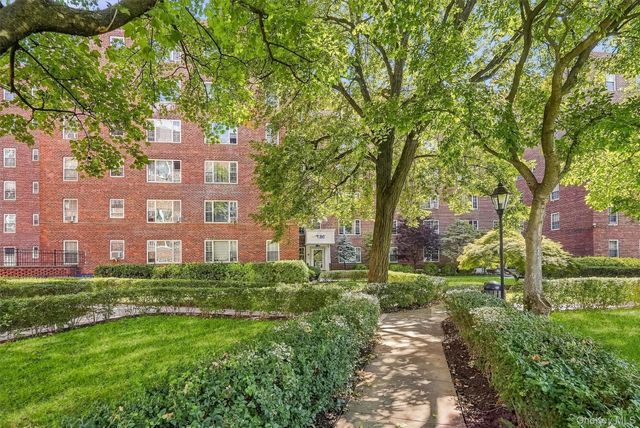 220 Pelham Road 2C, New Rochelle, NY 10805