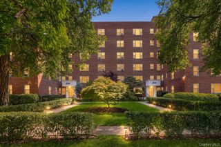 220 Pelham Road 2C, New Rochelle, NY 10805
