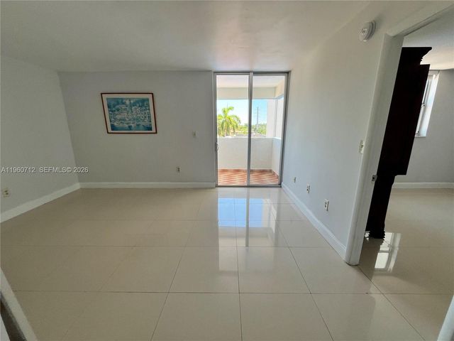 5050 NW 7th St 312, Miami, FL 33126