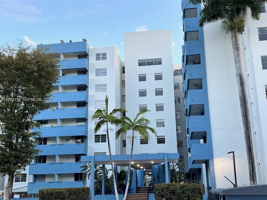 5050 NW 7th St 312, Miami, FL 33126